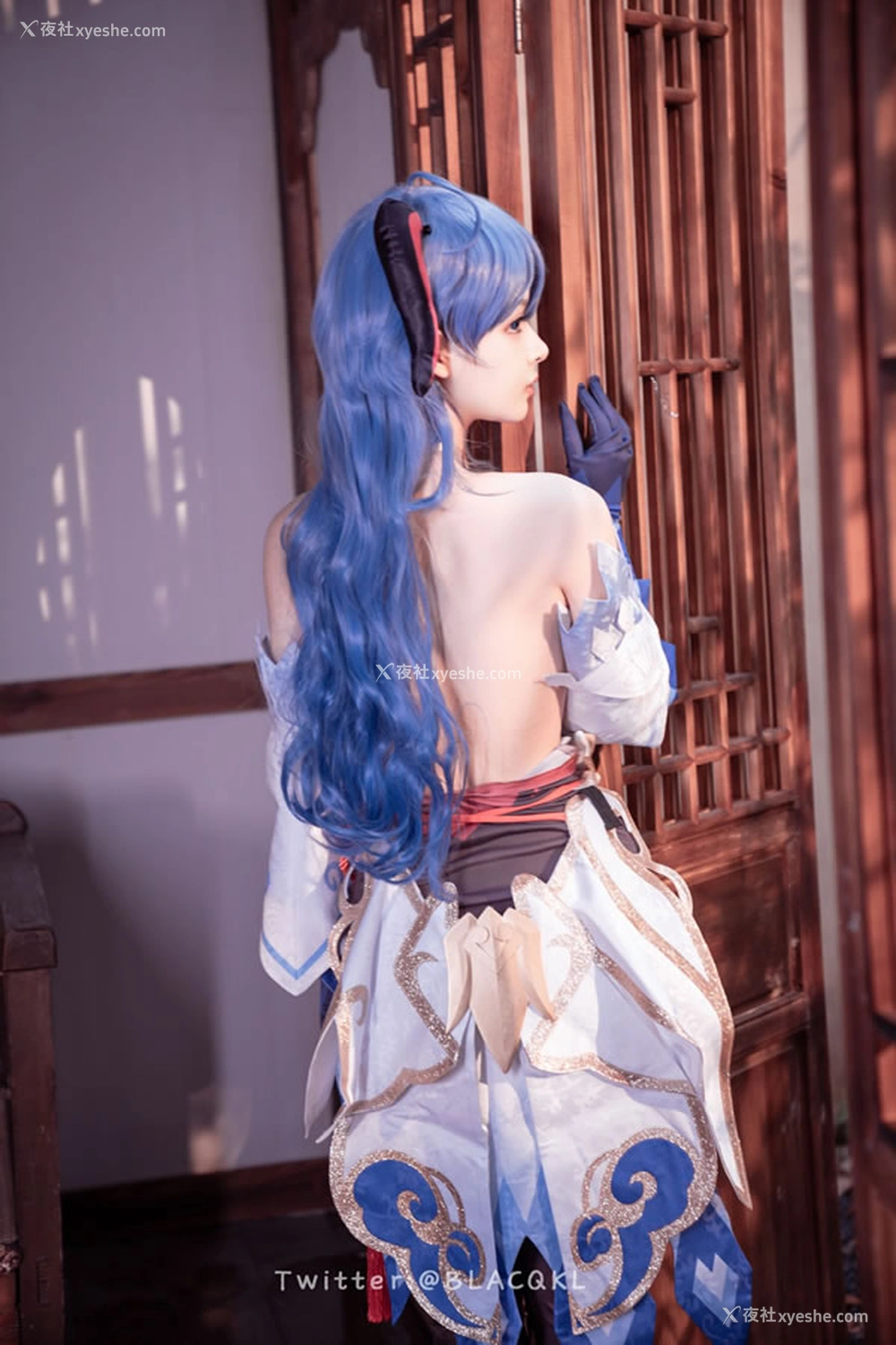 1P - 福利姬白莉爱吃巧克力 – 甘雨