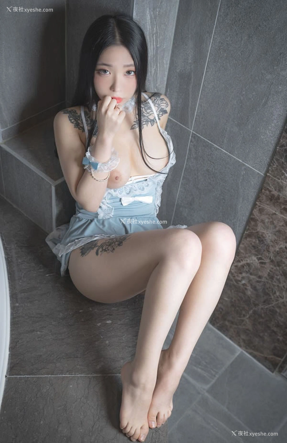 1P - 美丽小姐姐Yeon Hwa湖蓝女仆装无圣光图集