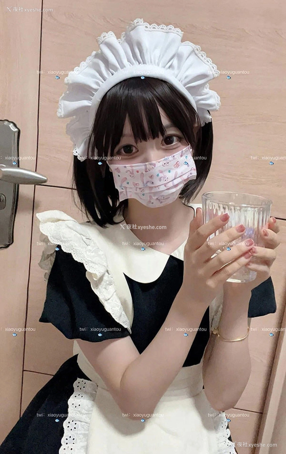 1P - 推特美女可爱小鱼罐头居家尺度私拍合集