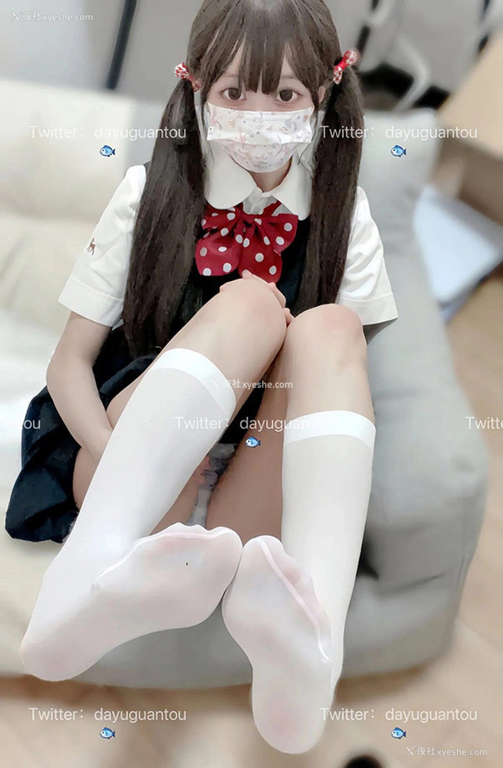 1P - 推特美女可爱小鱼罐头居家尺度私拍合集