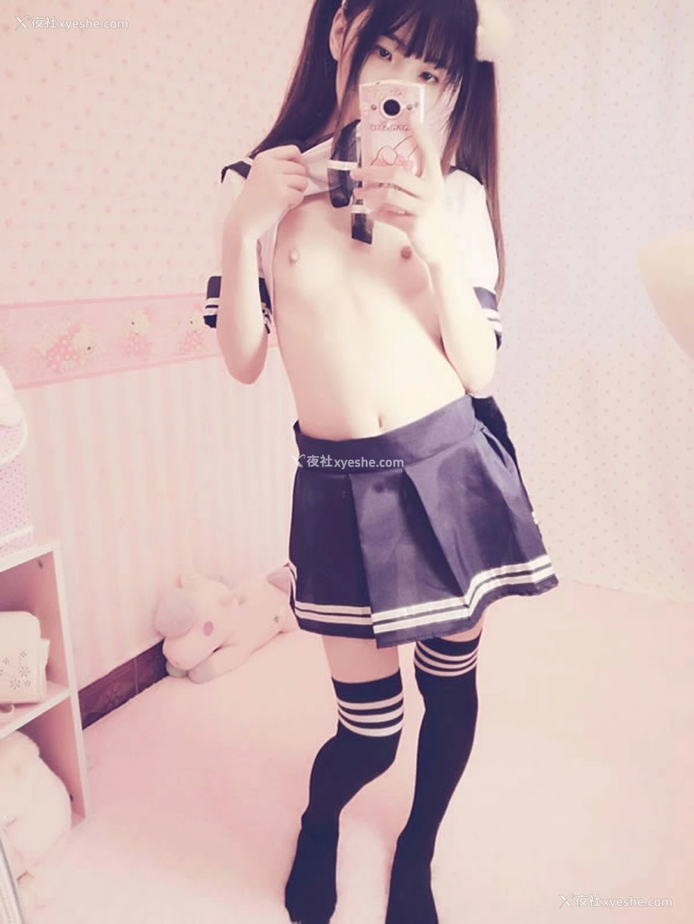 1P - 极品萝莉网红夏目七优水手服无圣光写真