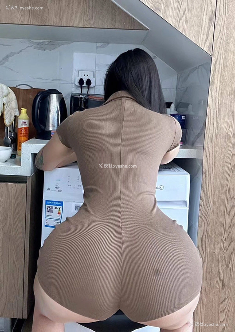1P - 健身房里的妹子运动展现好身材尺度合集