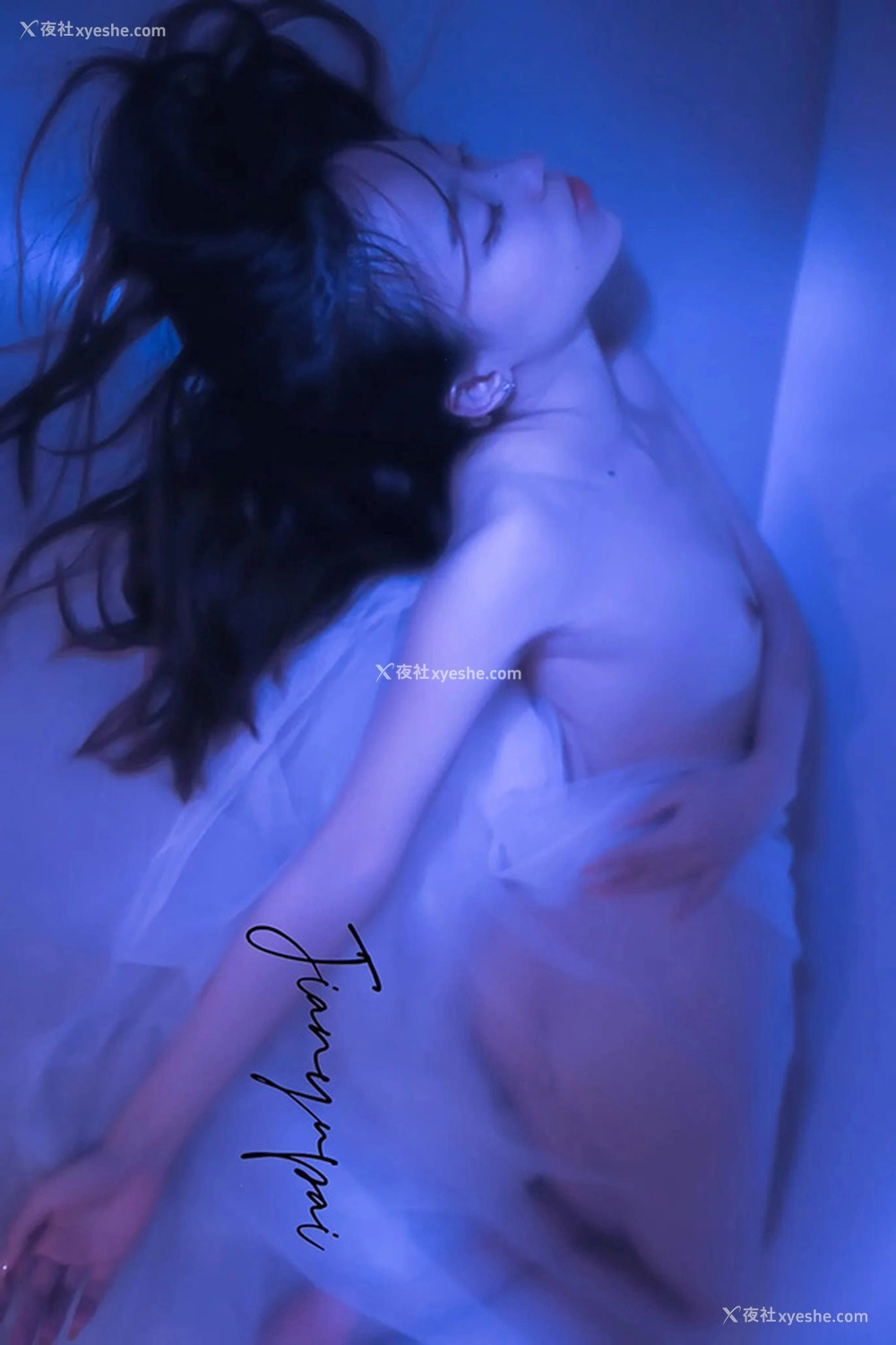 1P - 推特美女煎鱼拍@jianyupai镜头下的美女合集