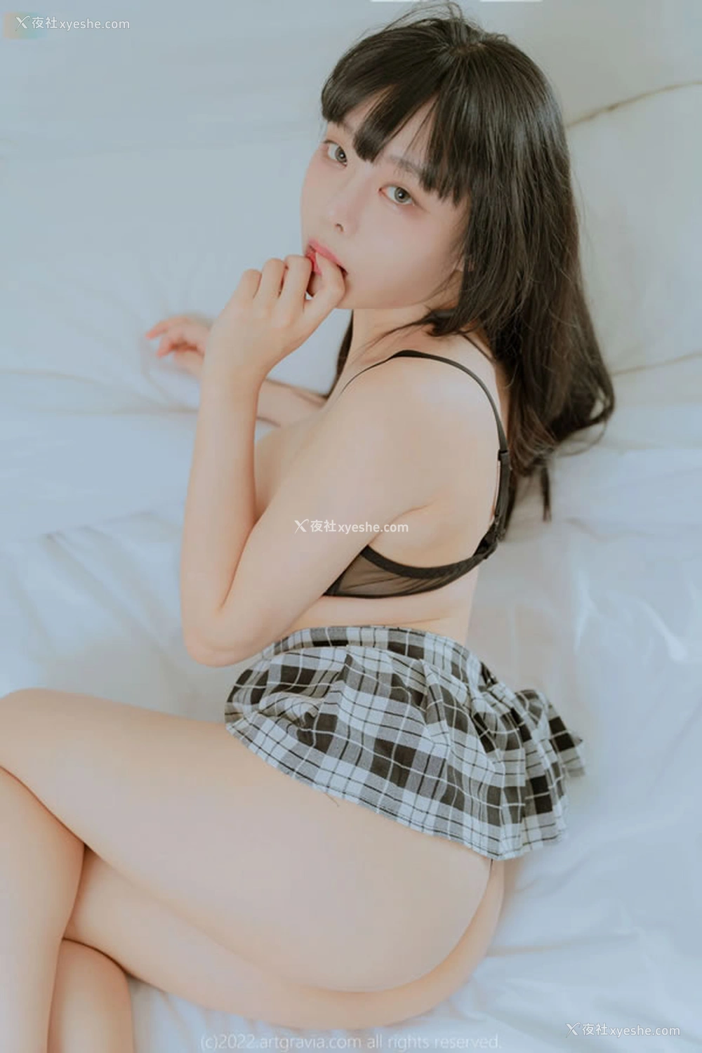 1P - 丰满美女mina格子JK无圣光人体图集