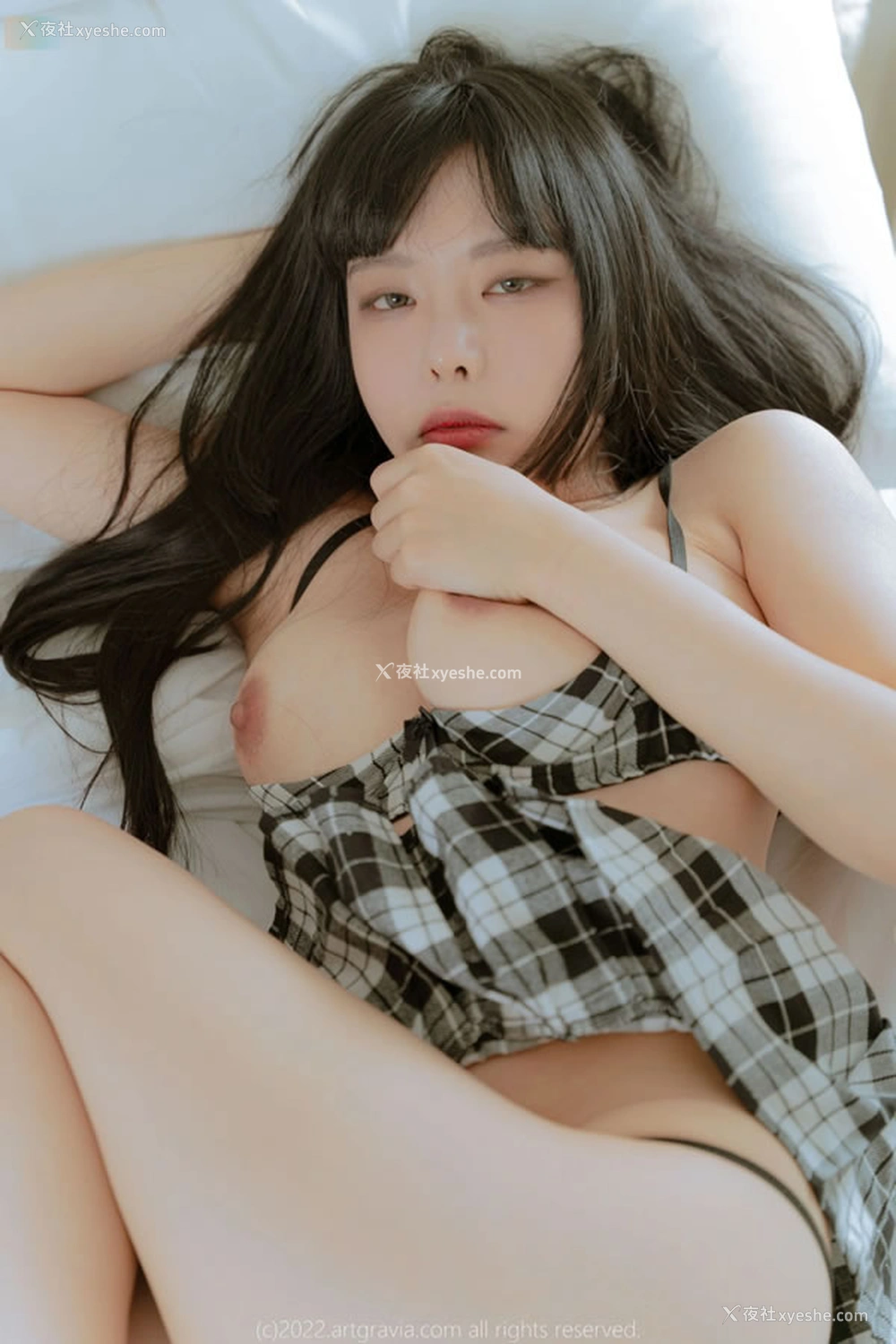 1P - 丰满美女mina格子JK无圣光人体图集