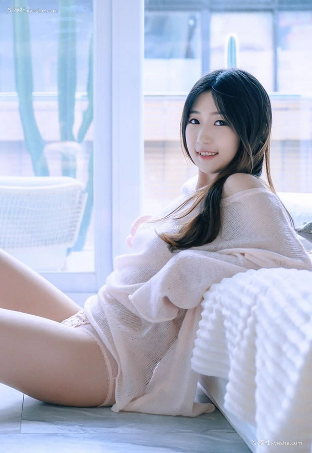 1P - 肉包小美女居家私拍透视衣无圣光图集2