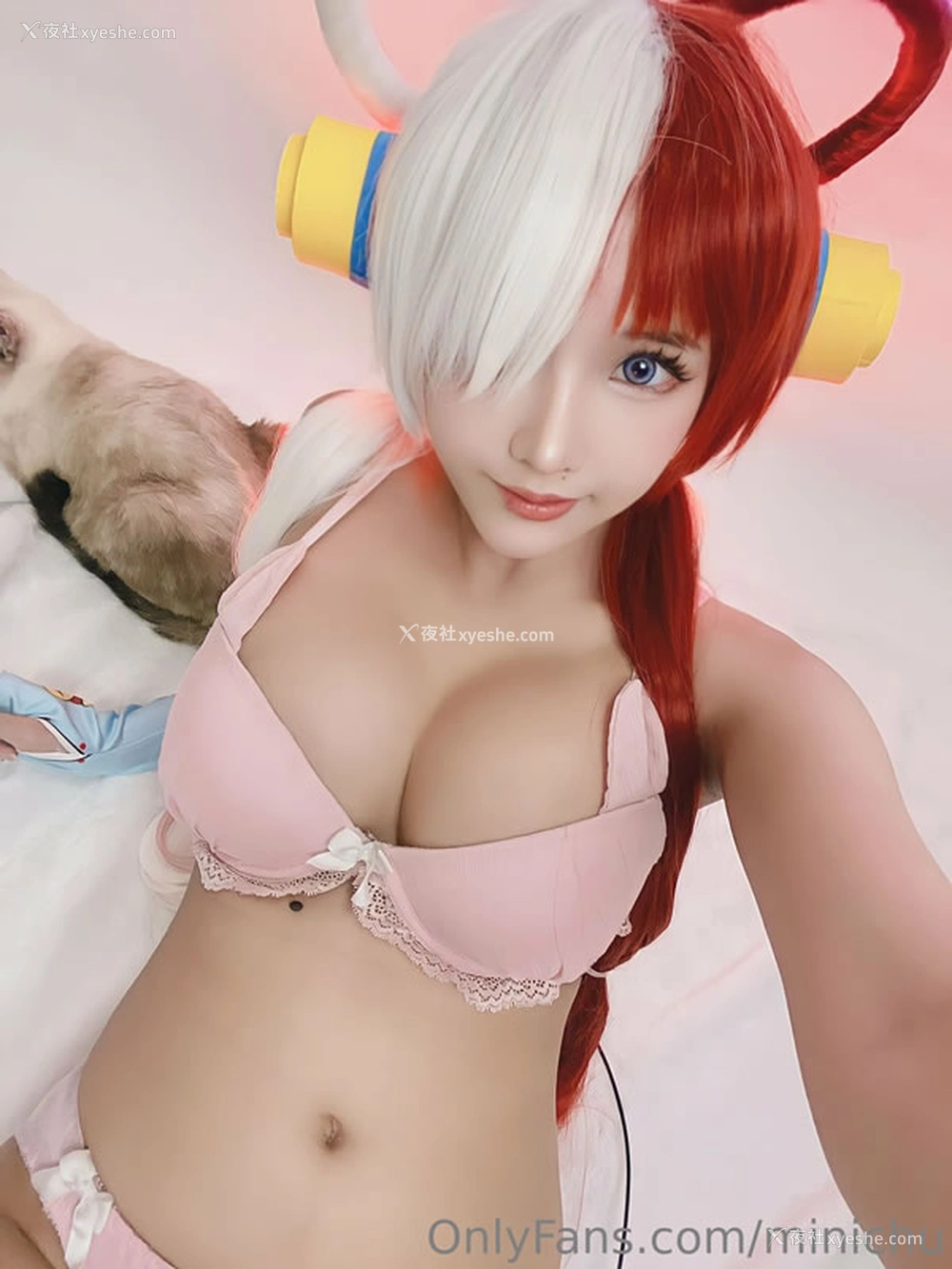 1P - 丰满美女Minichu红 白双色无圣光图集