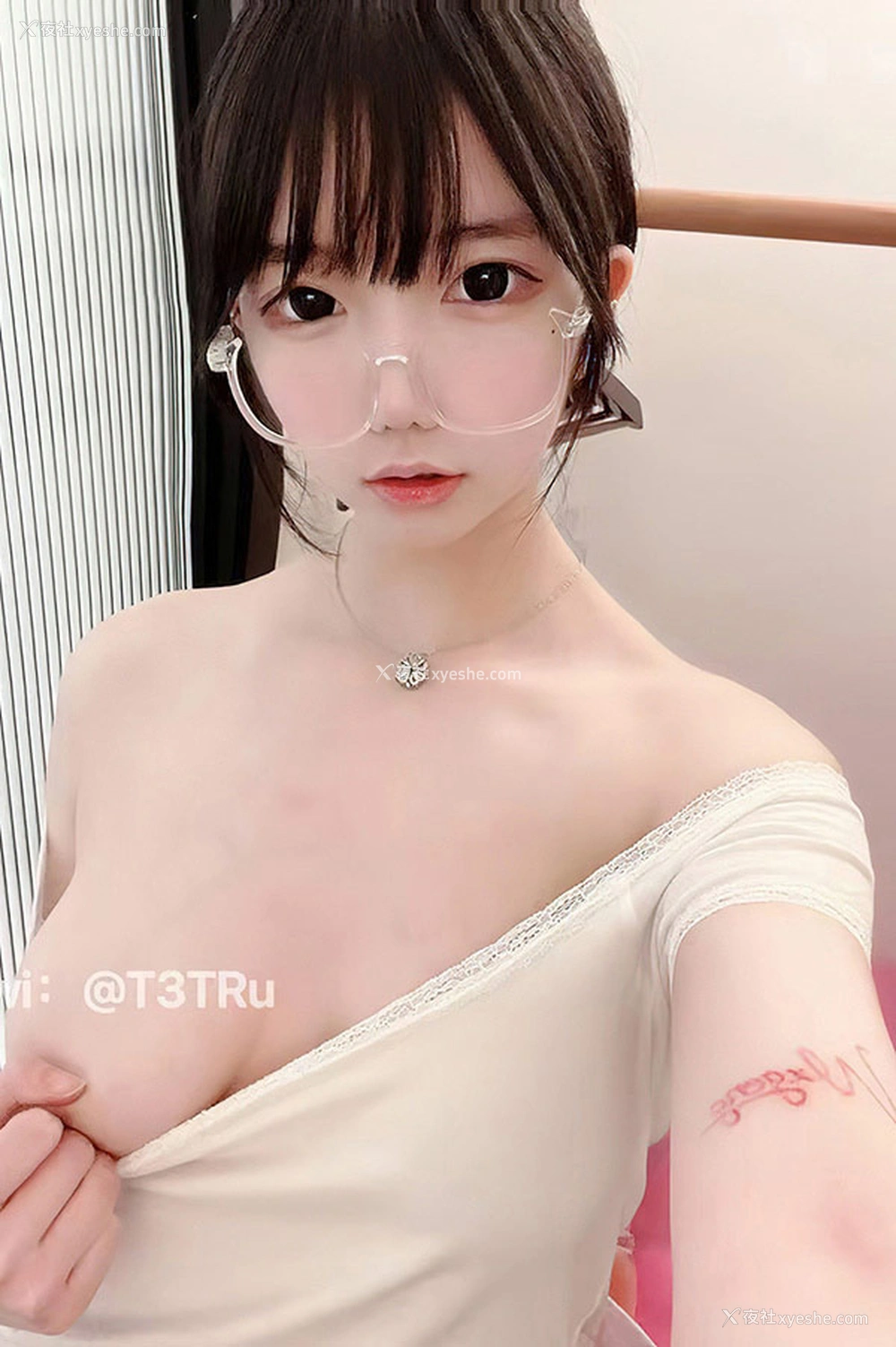 1P - 福利姬莉犬酱私拍尺度人体福利图