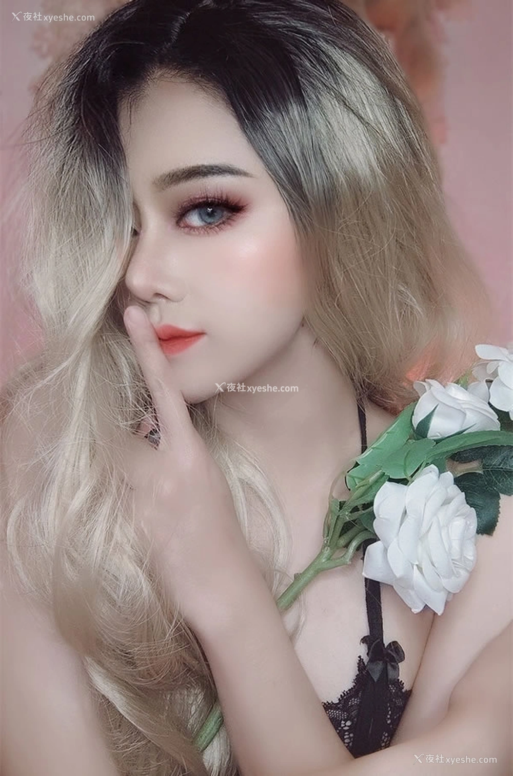 1P - 网红Coser美女Smil私拍尺度人体合集2