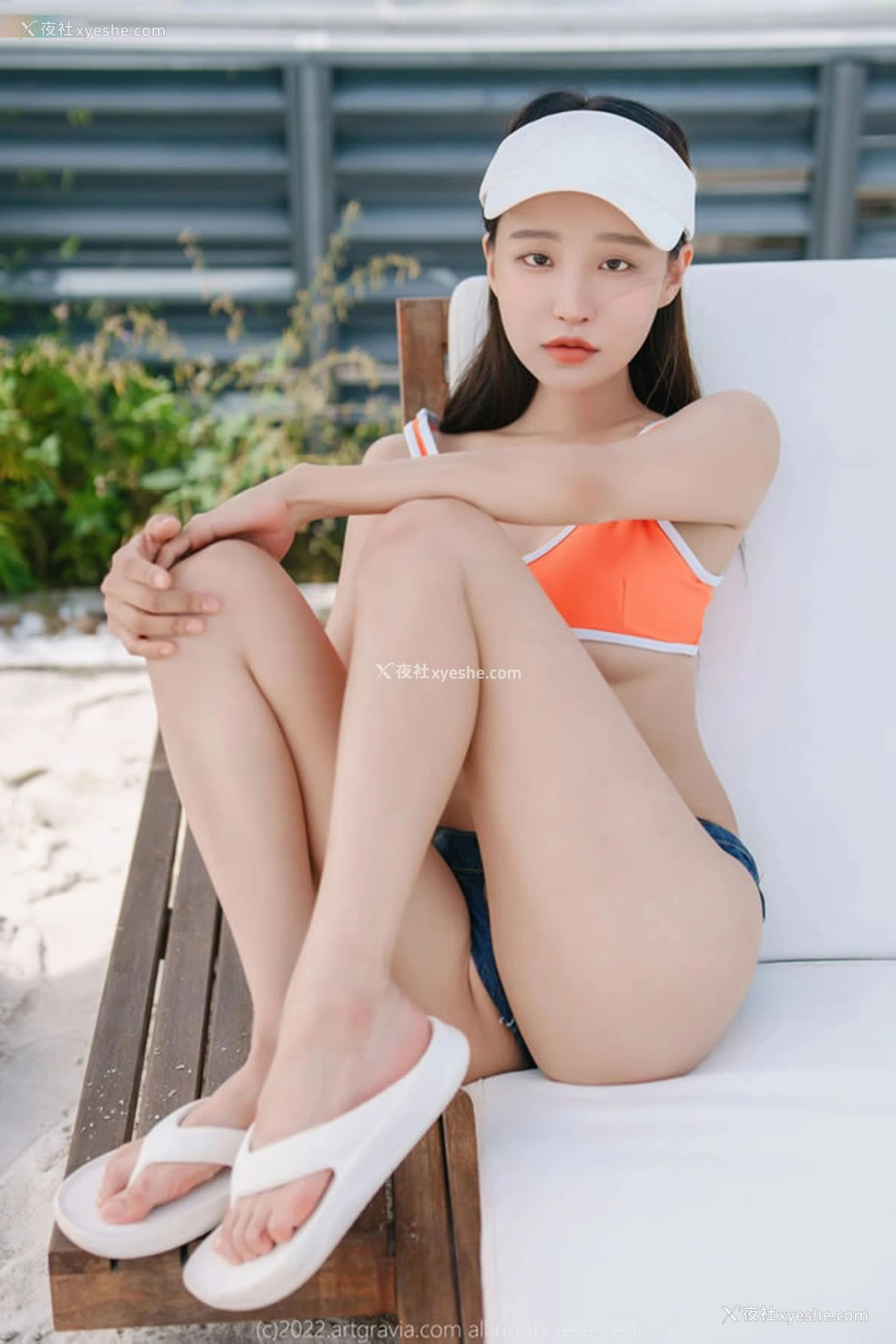 1P - 沙滩小姐姐Leesnoww酥胸露半无圣光图集