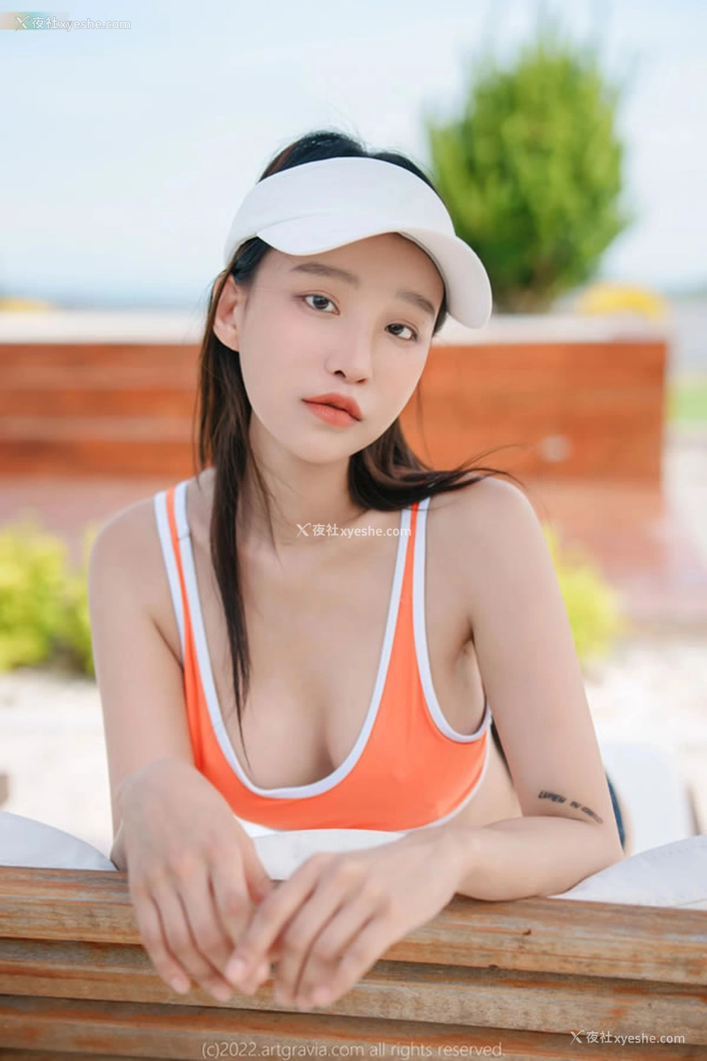 1P - 沙滩小姐姐Leesnoww酥胸露半无圣光图集