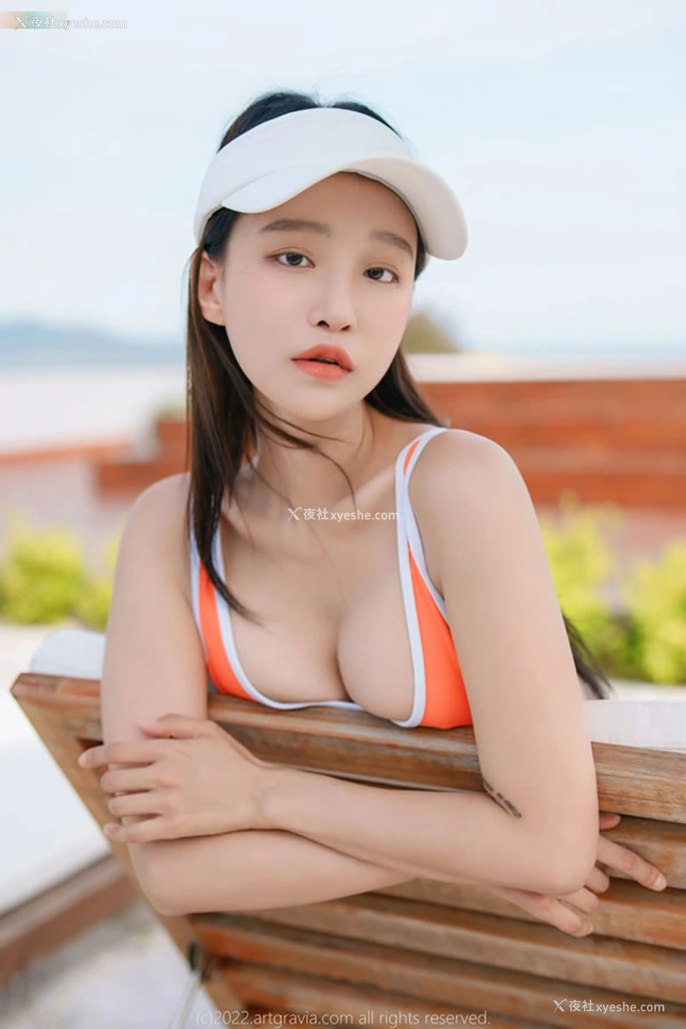 1P - 沙滩小姐姐Leesnoww酥胸露半无圣光图集