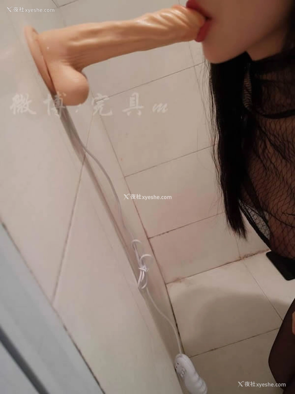 1P - 网红人完具少女黑丝浴室道具秀无圣光套图
