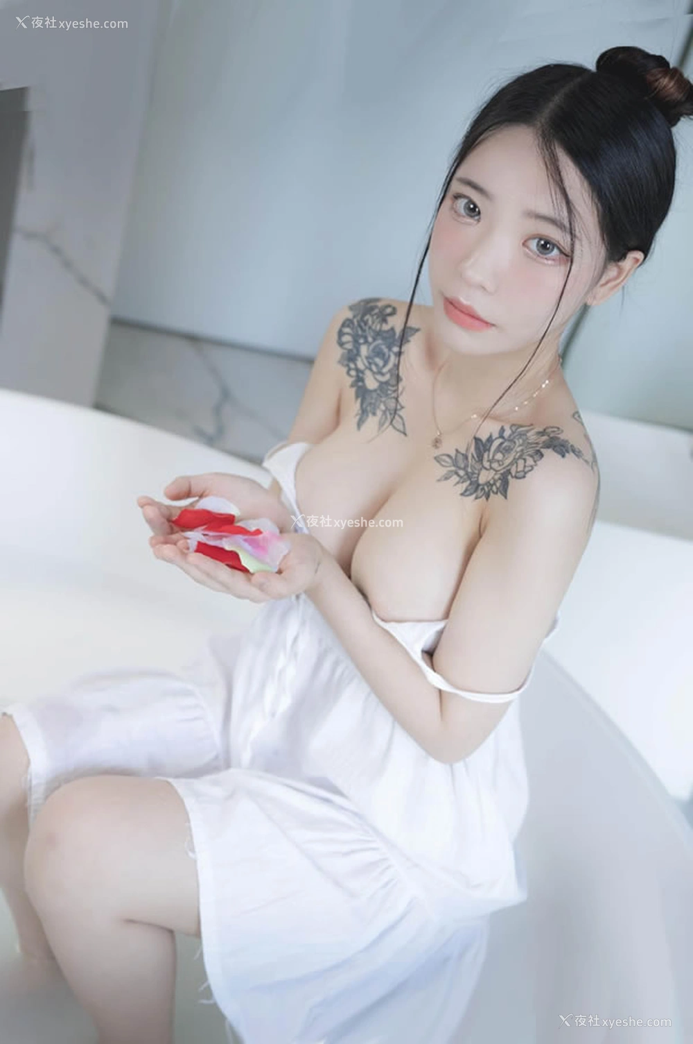1P - 极品美乳小姐姐Yeon Hwa无圣光人体图集