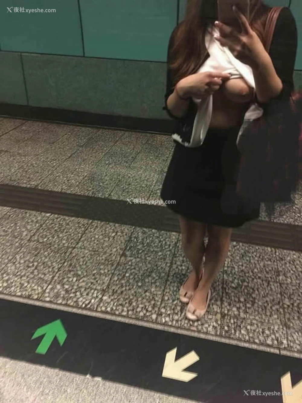 1P - 极品露出之美女外景无圣光人体艺术写真2