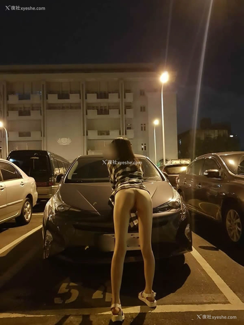 1P - 极品露出之美女外景无圣光人体艺术写真2