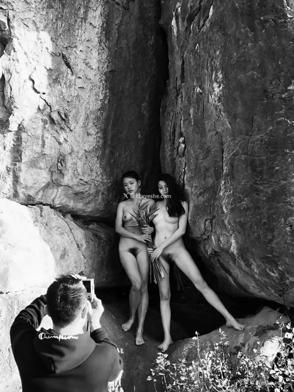 1P - 极品露出之美女外景无圣光人体艺术写真2