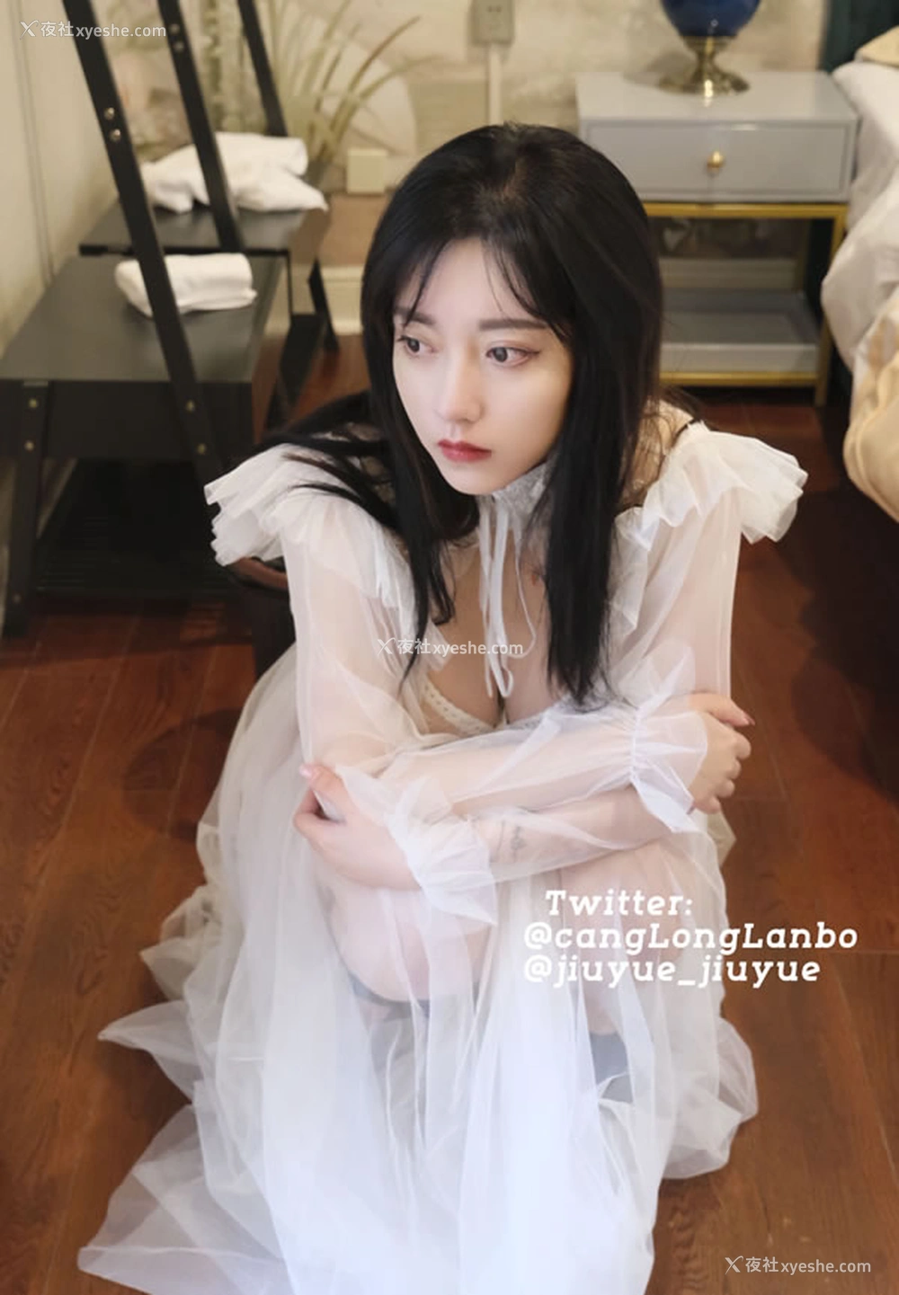1P - 福利姬美女酒月-透视白纱SM调教