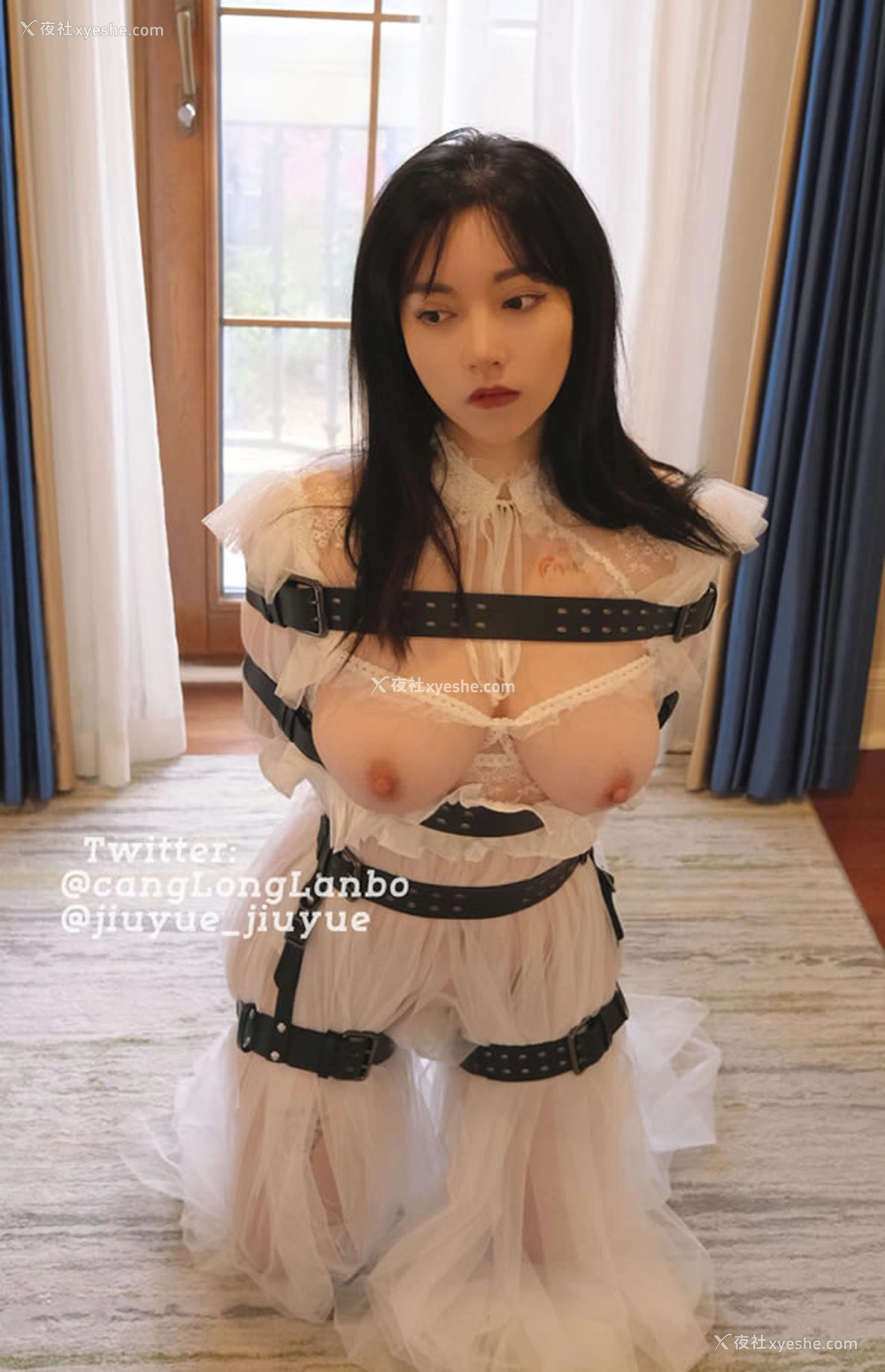 1P - 福利姬美女酒月-透视白纱SM调教