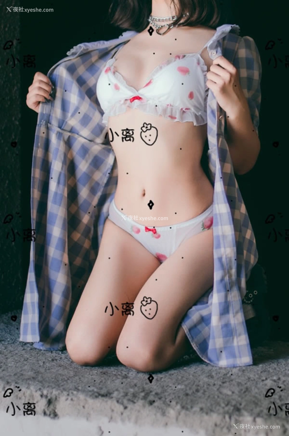 1P - 推特美女小离@XiaoLi66666666尺度私拍图集