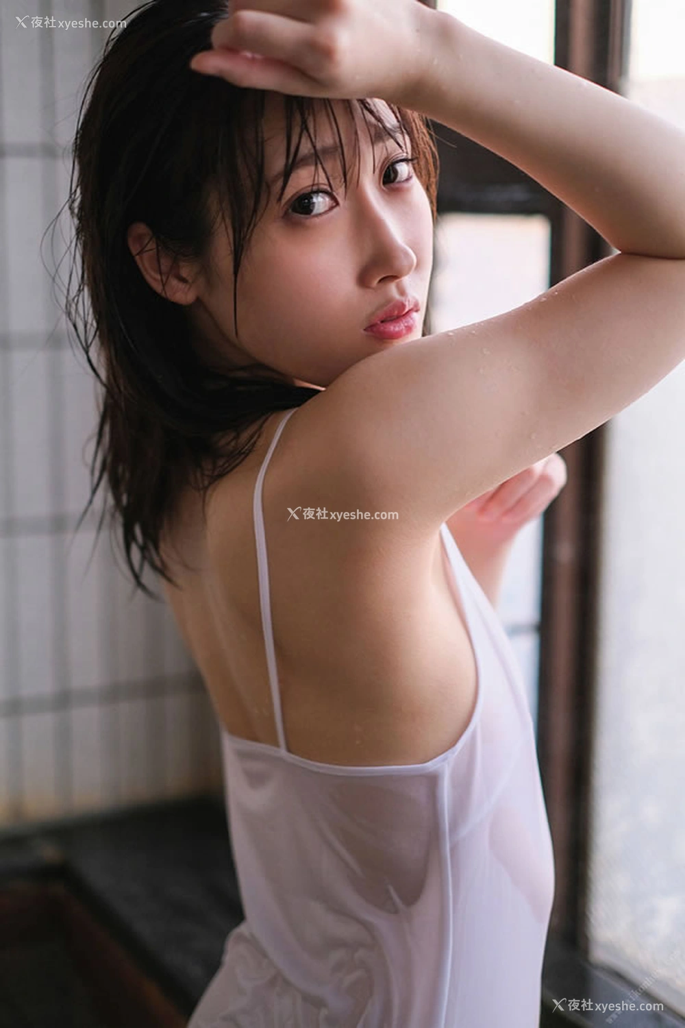 1P - 娇俏小美女天然美月无圣光人体图集