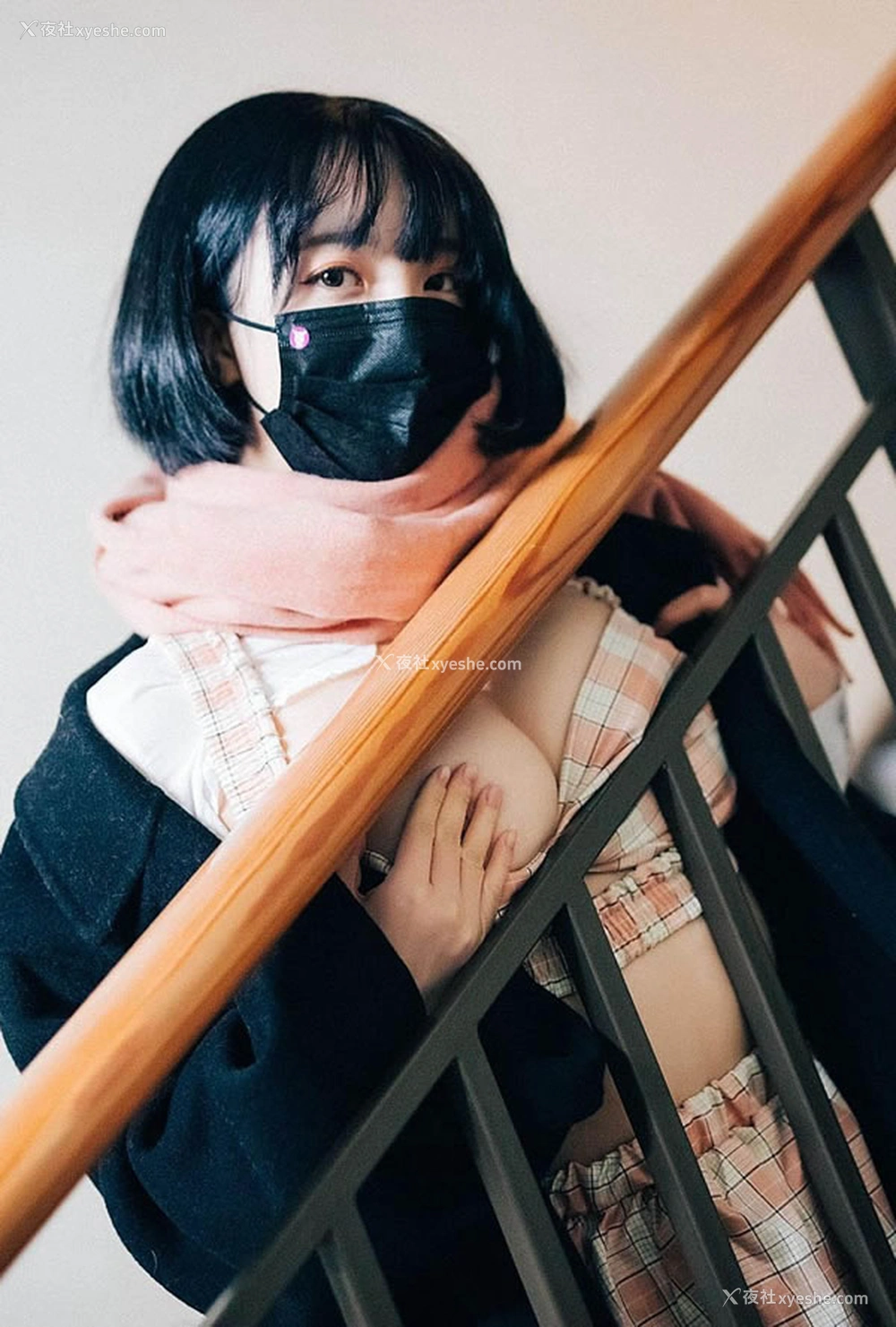 1P - 粉嫩美女孙乐乐Son Yeeun – 冬日楼梯露出