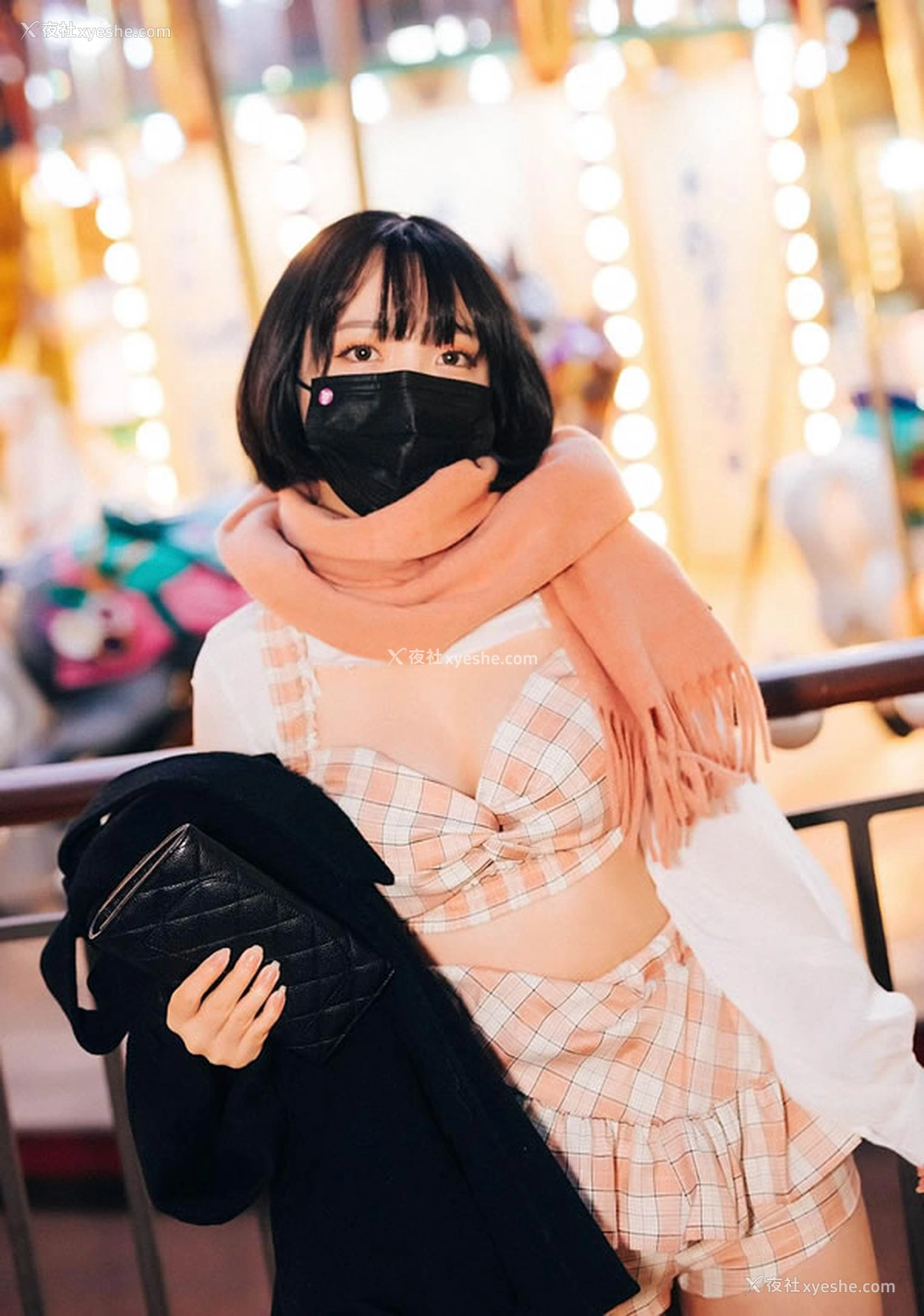 1P - 粉嫩美女孙乐乐Son Yeeun – 冬日楼梯露出
