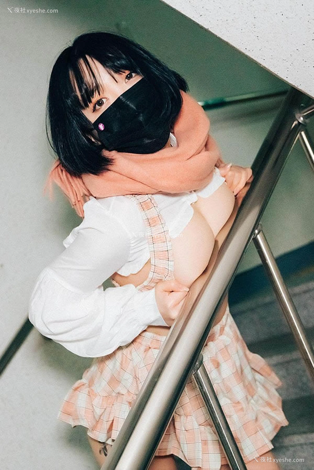 1P - 粉嫩美女孙乐乐Son Yeeun – 冬日楼梯露出