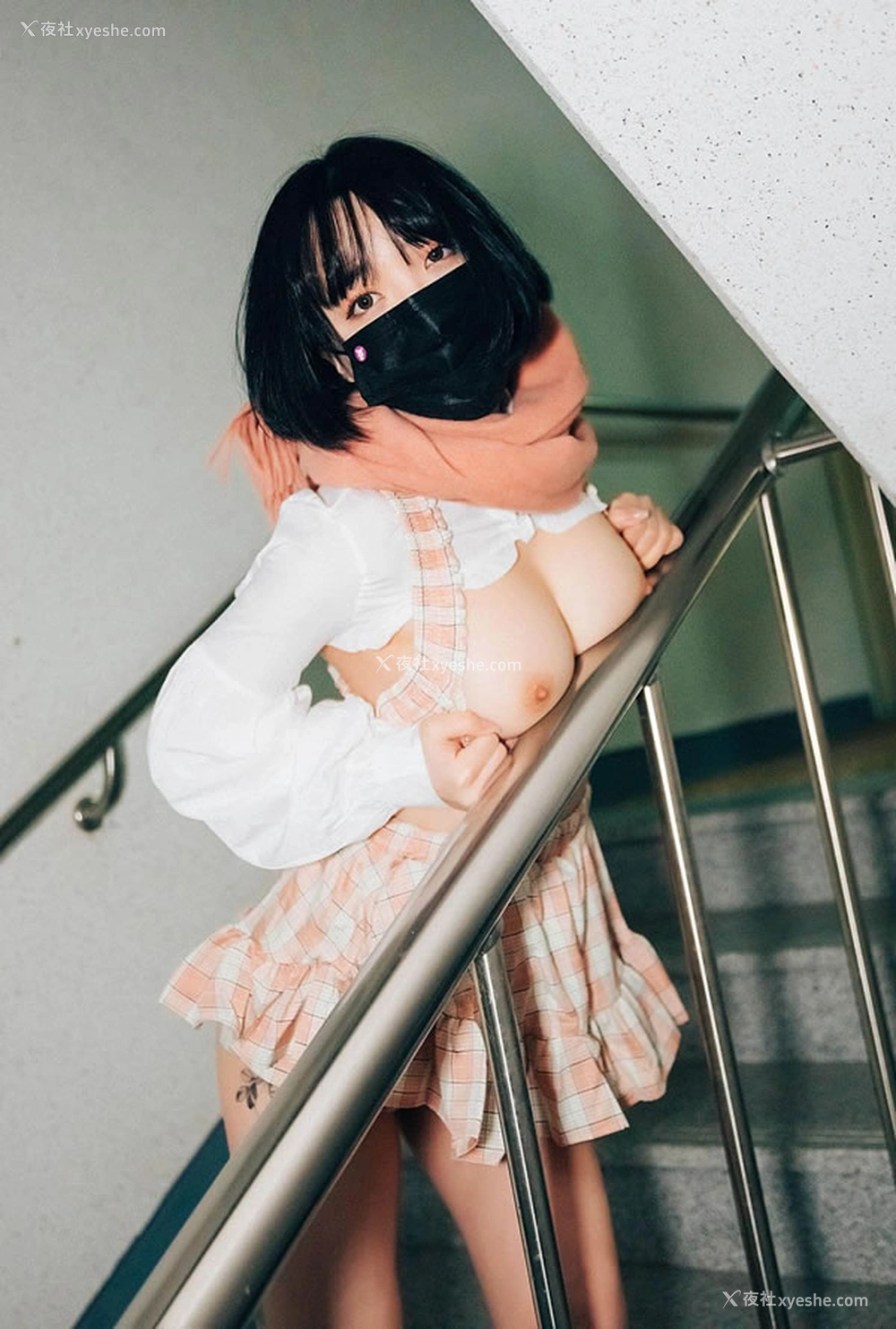 1P - 粉嫩美女孙乐乐Son Yeeun – 冬日楼梯露出