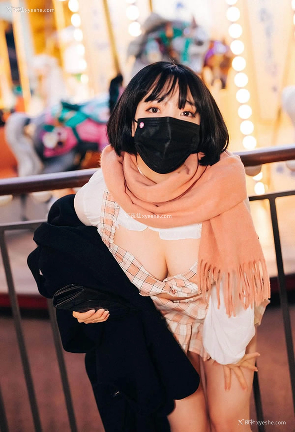 1P - 粉嫩美女孙乐乐Son Yeeun – 冬日楼梯露出