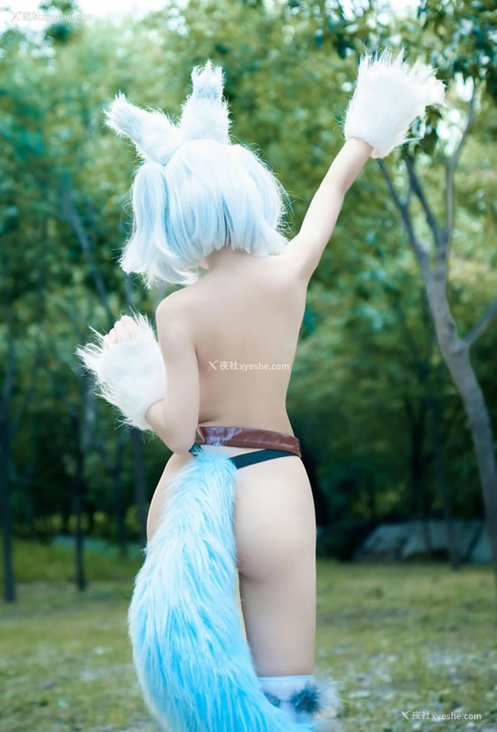 1P - 福利姬村上西瓜 – 小树林