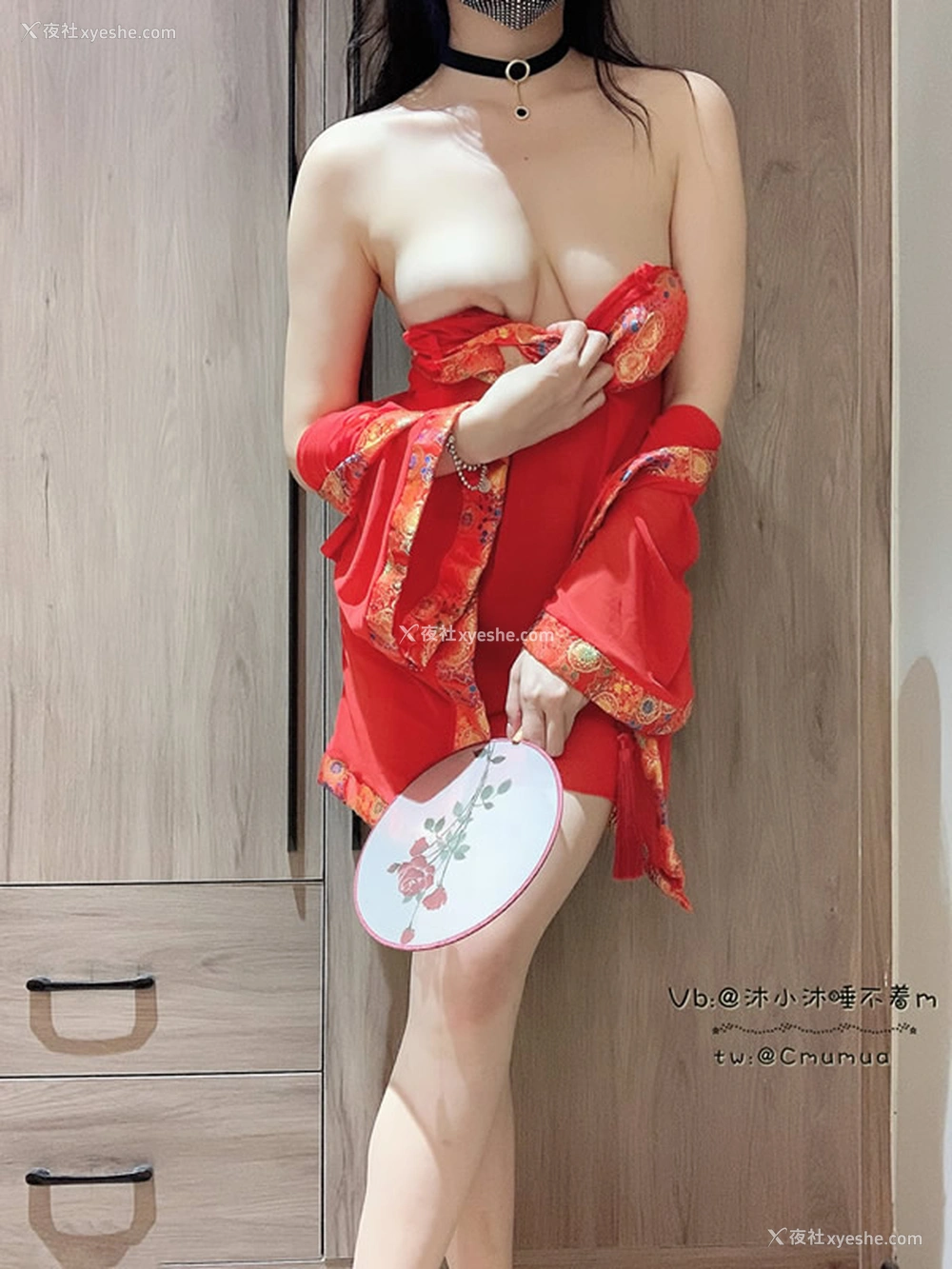 1P - 福利姬沐沐睡不着 – 汉服尺度图集
