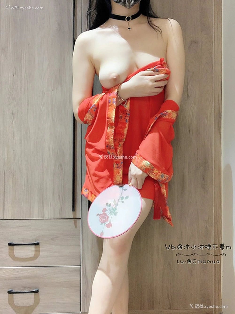 1P - 福利姬沐沐睡不着 – 汉服尺度图集