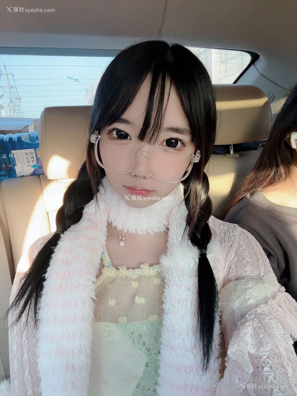 1P - 推特清纯美女莉犬私拍无圣光图集