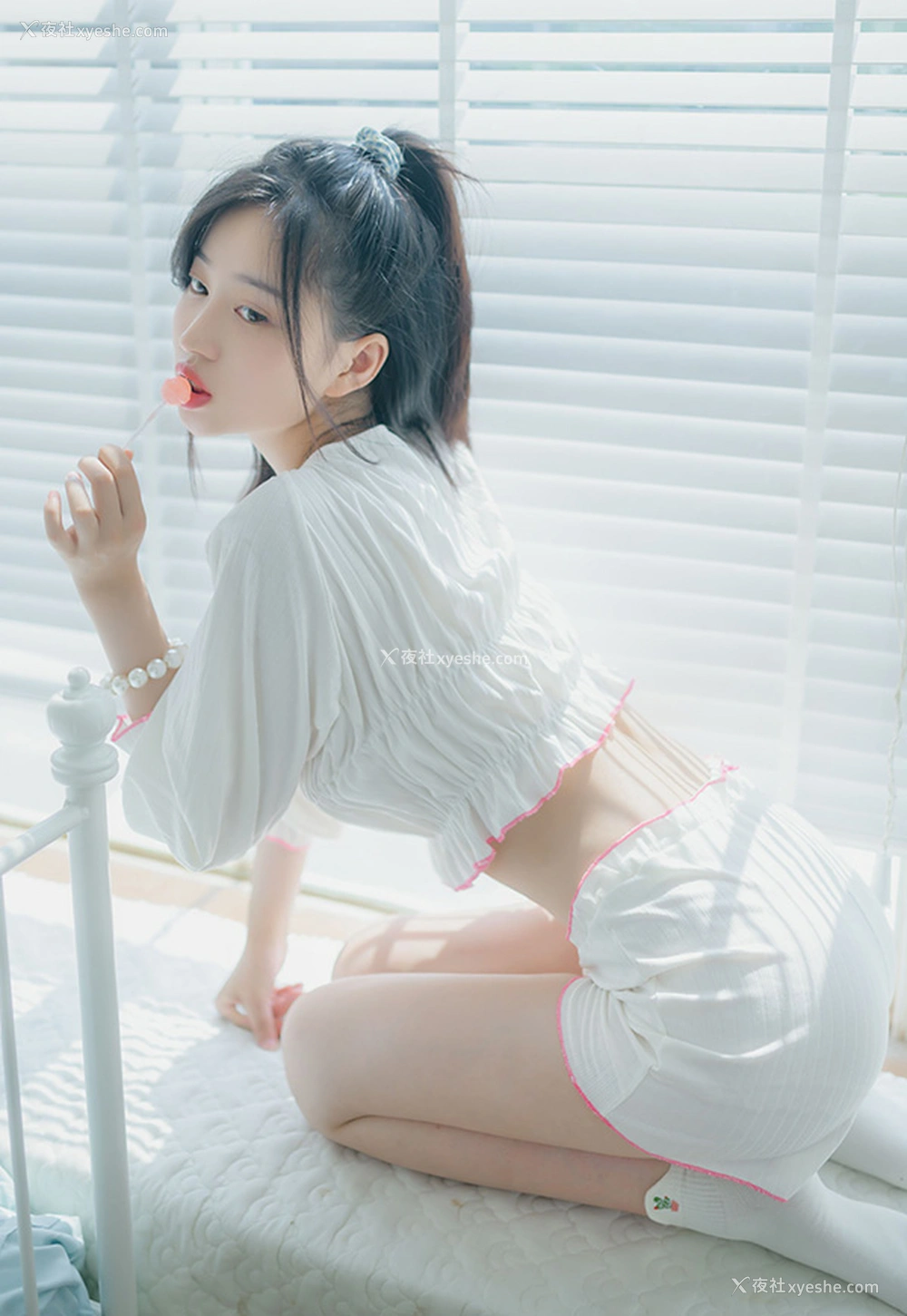 1P - 极品女神年年 爱吃棒棒糖的少女