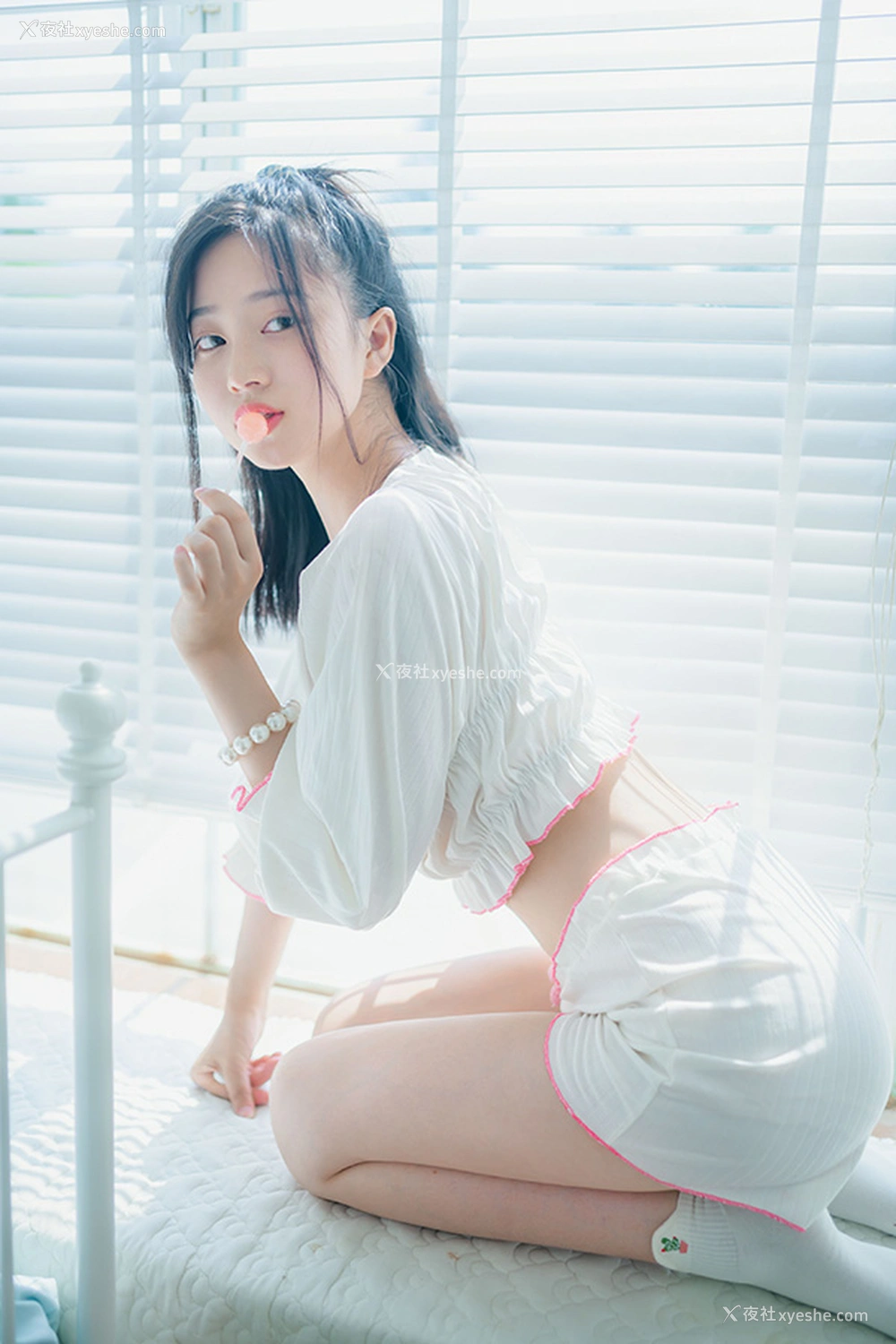1P - 极品女神年年 爱吃棒棒糖的少女
