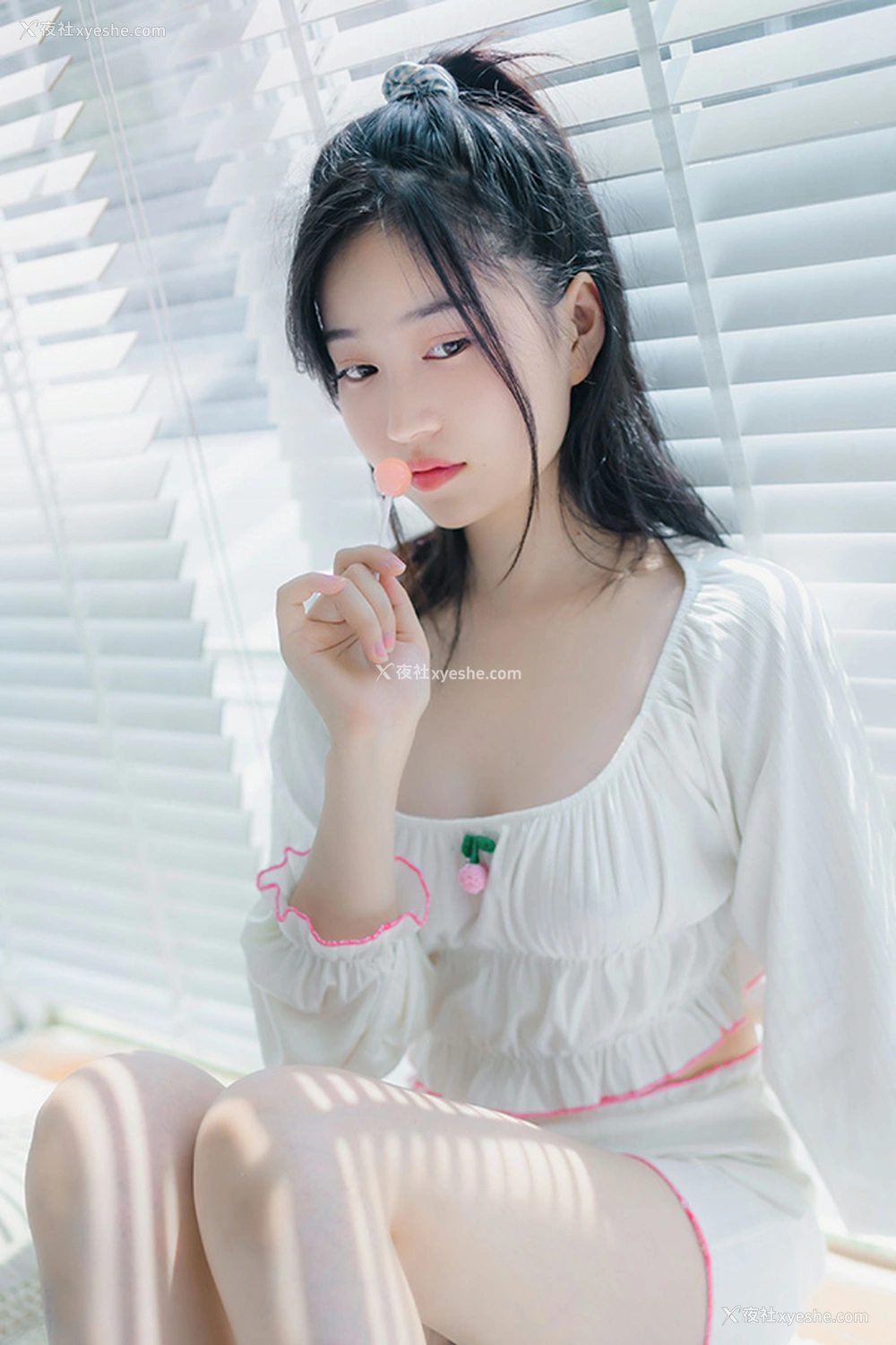 1P - 极品女神年年 爱吃棒棒糖的少女