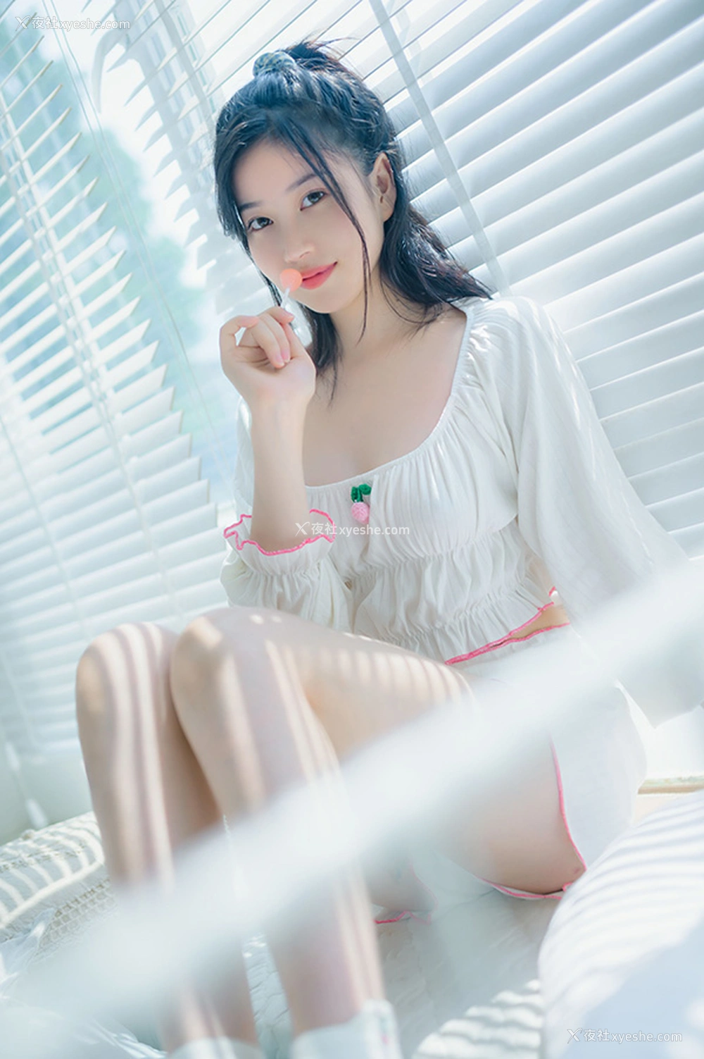 1P - 极品女神年年 爱吃棒棒糖的少女