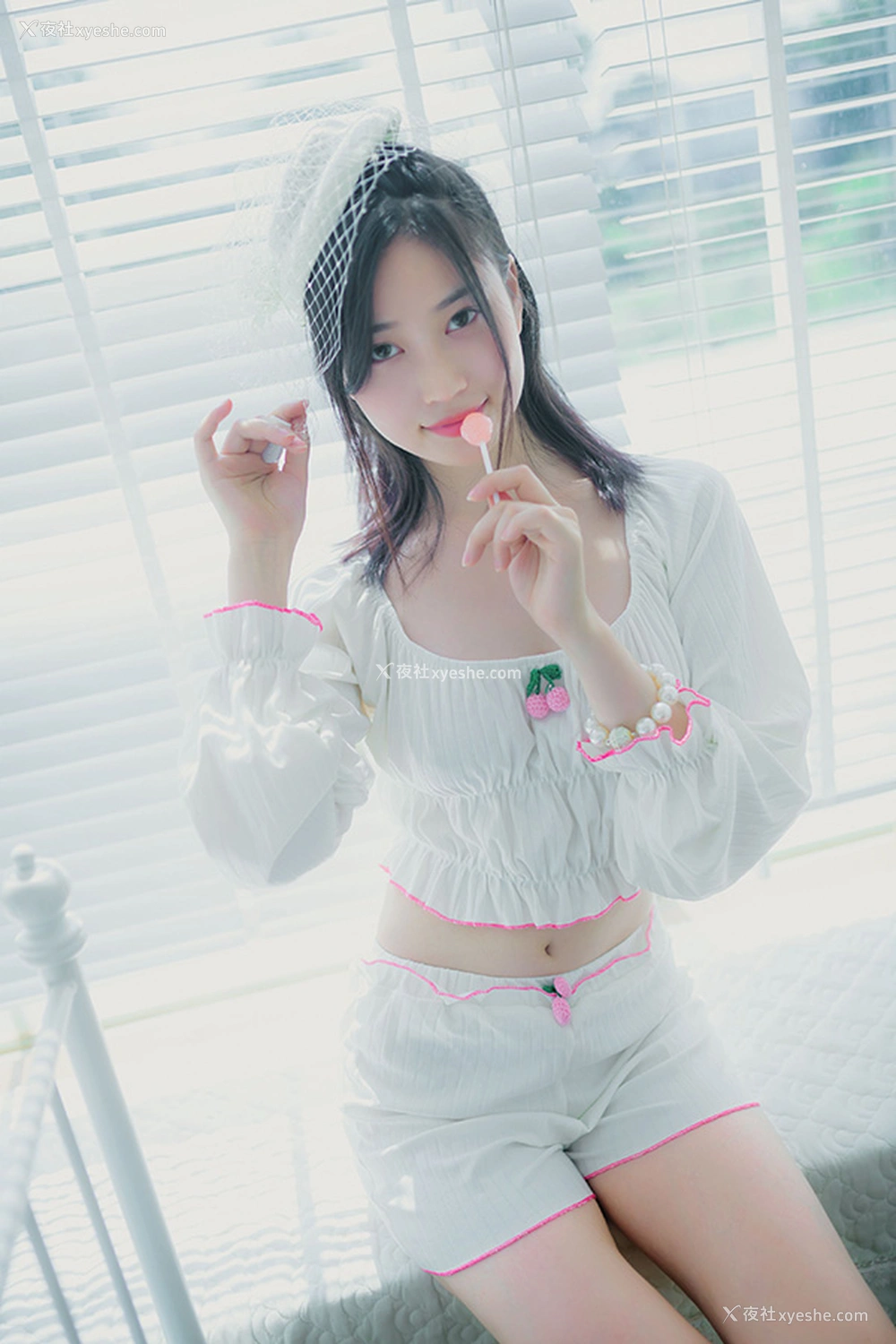 1P - 极品女神年年 爱吃棒棒糖的少女