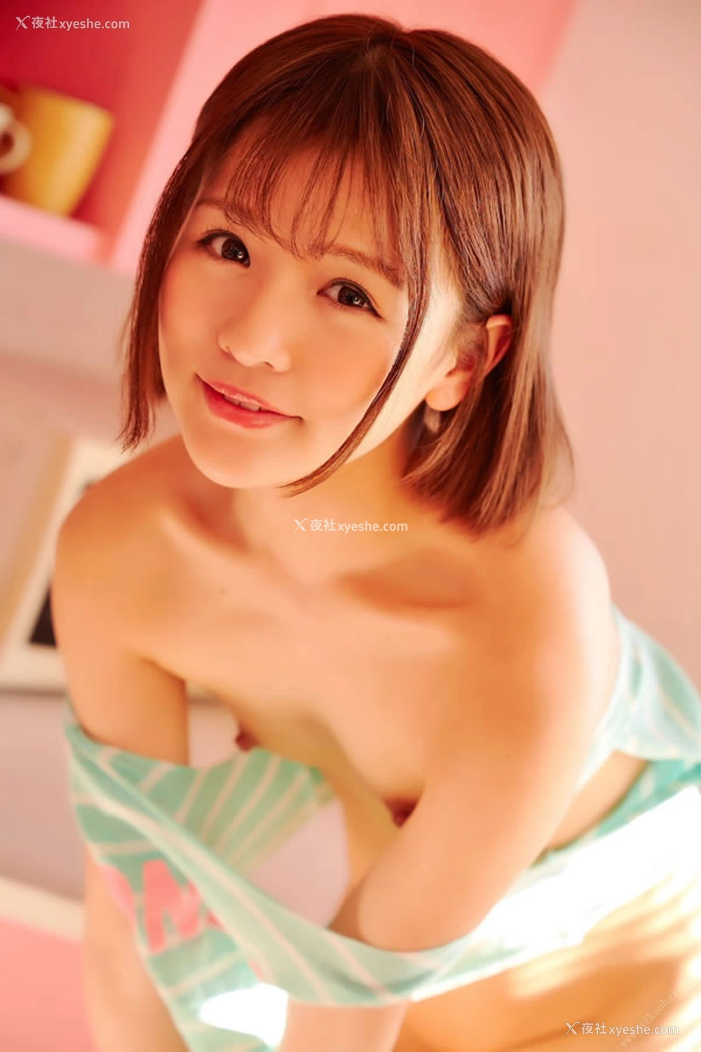 1P - 娇小玲珑的美女居家小背心无圣光人体图集