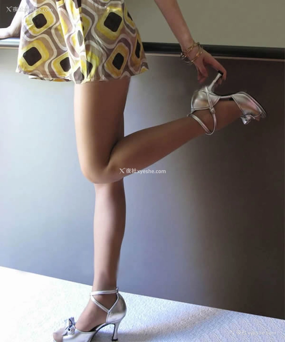 1P - 极品网红冰糖娃娃Jessiexes小兮私拍无圣光人体艺术写真