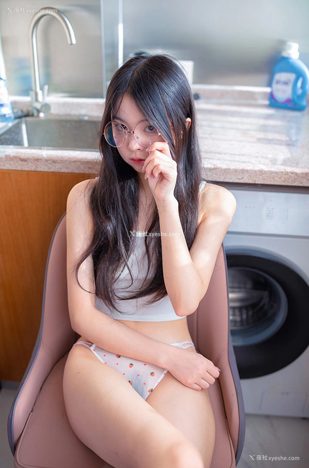 1P - 清纯系福利姬林书辞 玩鸟居家精选图集