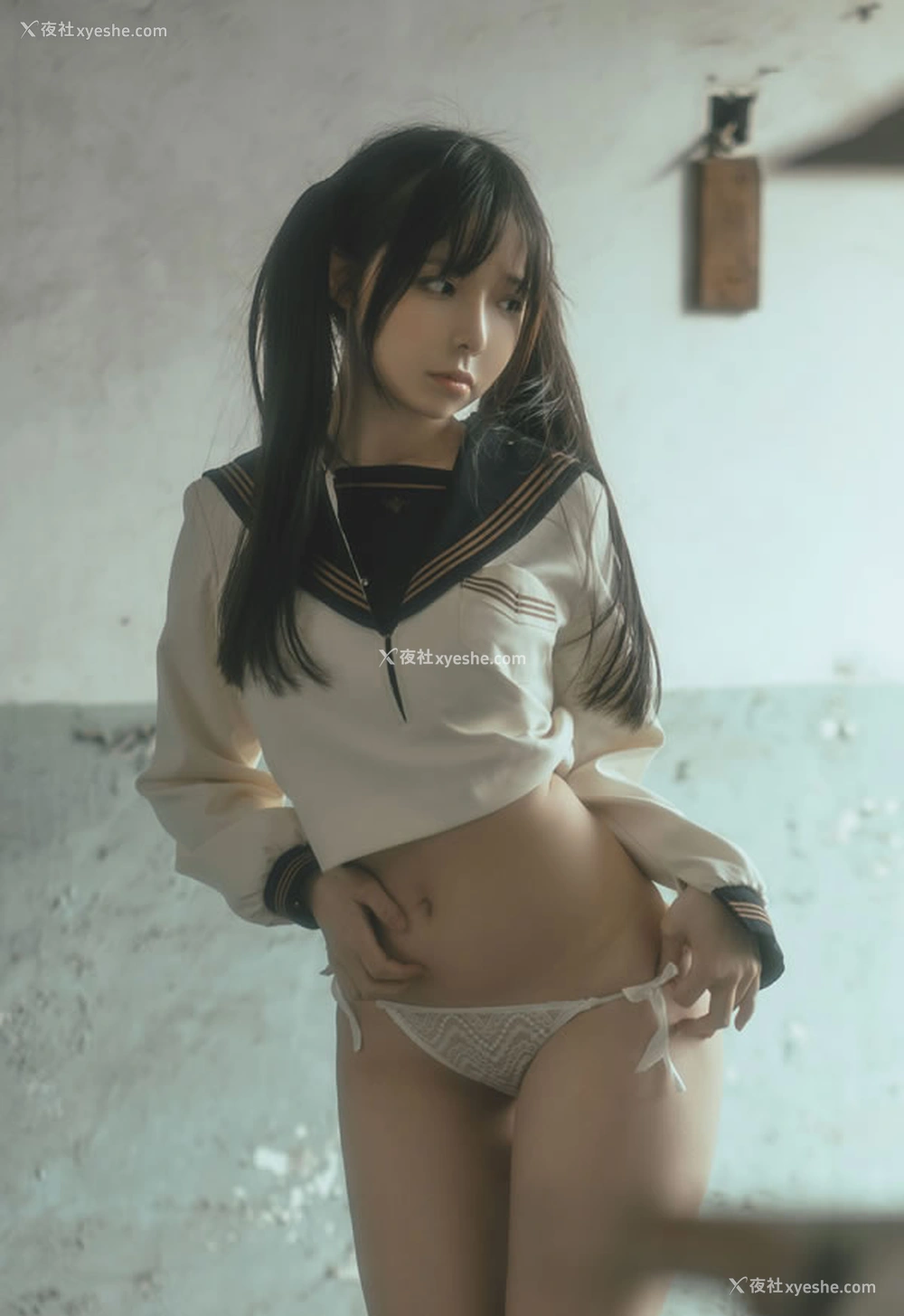 1P - 福利姬六味帝皇酱 – 废墟JK尺度套图
