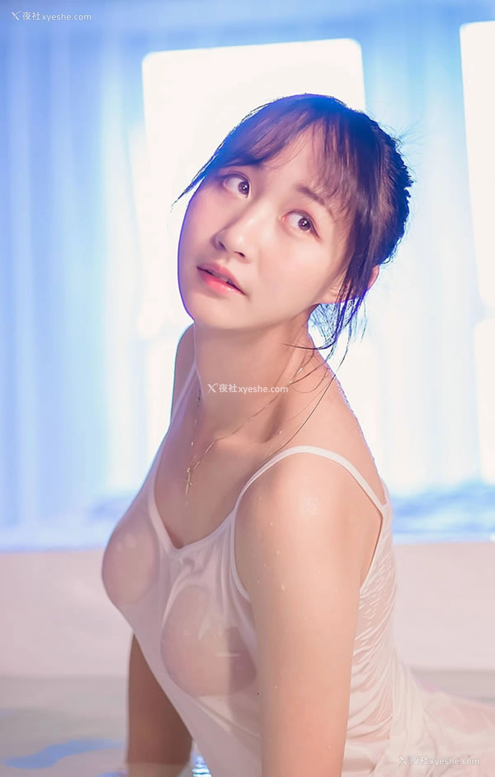 1P - 网红美女小何童鞋 – 浴室