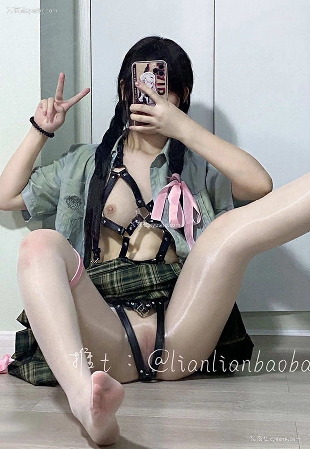 1P - 粉嫩抖m福利姬@连连尺度私拍视图合集
