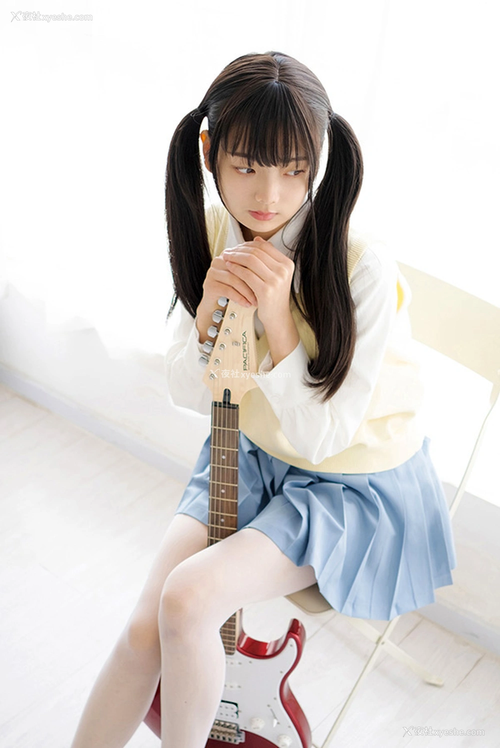 1P - 福利姬赤西夜夜 吉他少女白丝