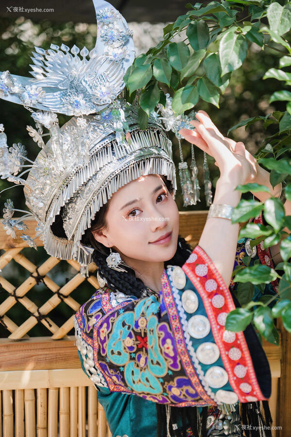1P - 极品女神年年-苗疆少女无圣光唯美图集