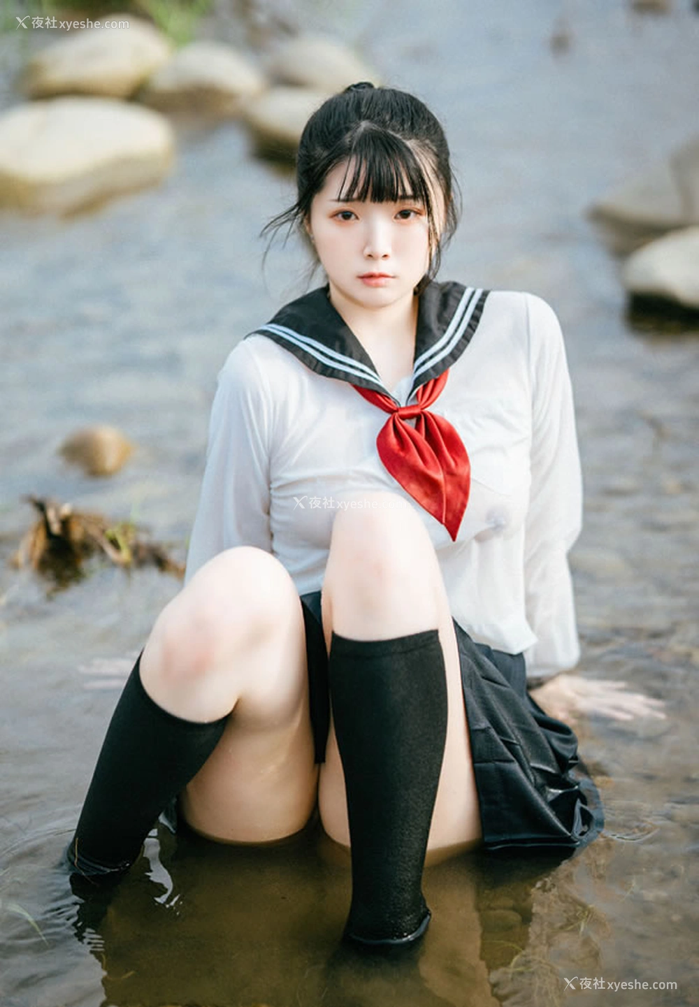 1P - 福利姬落落Raku – 闪光少女