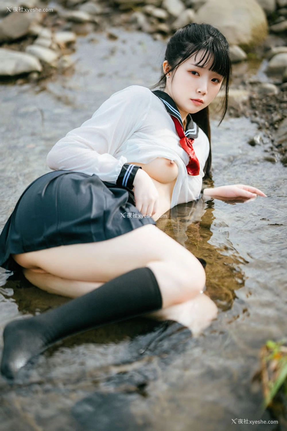 1P - 福利姬落落Raku – 闪光少女