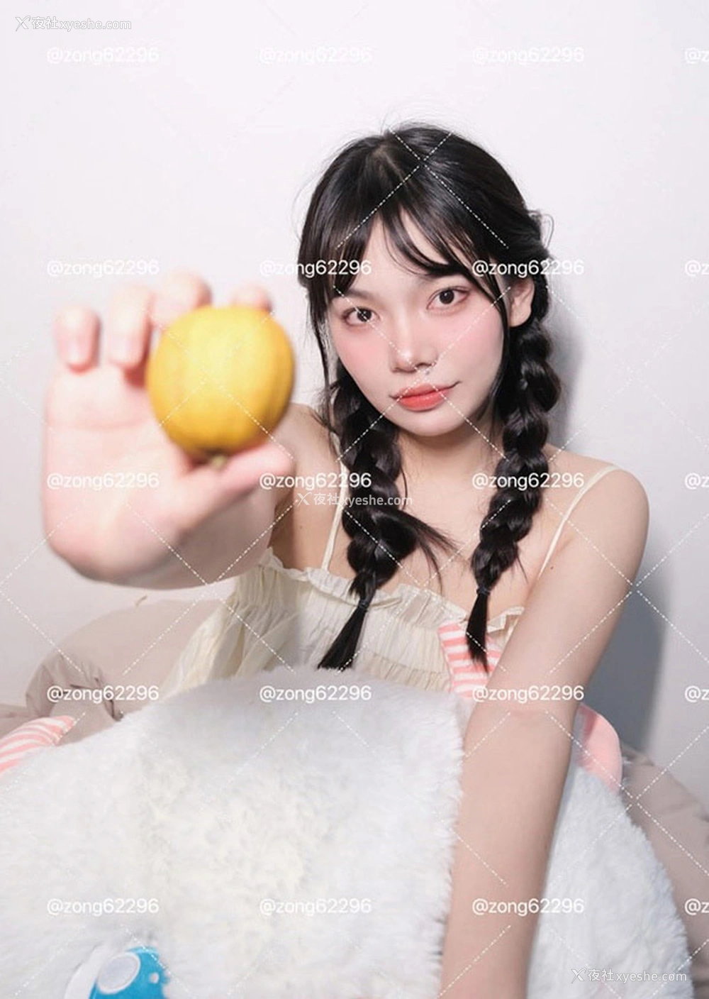 1P - 推特@六花 镜头下的美女尺度合集